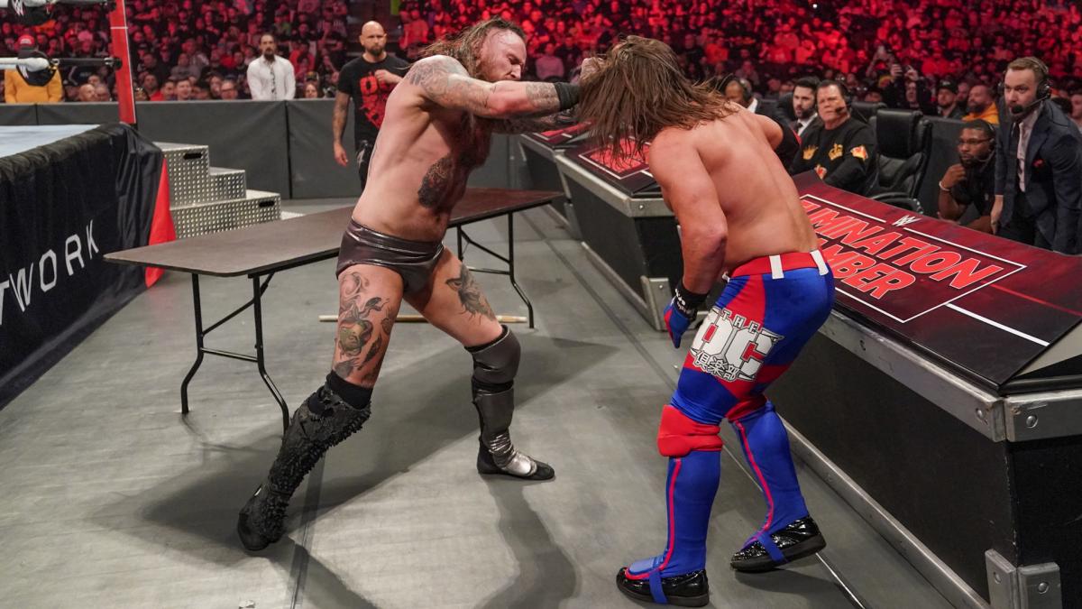 AJ y Black en Elimination Chamber.