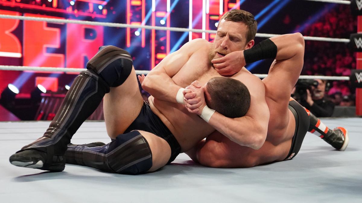 Bryan vs Gulak en Elimination Chamber.
