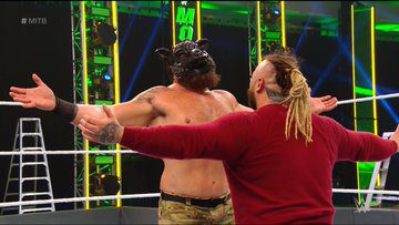 MITB 2020: Wyatt cayó derrotado ante Strowman.